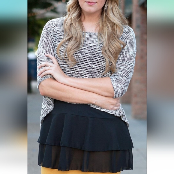 Black ruffle tunic camisole - Picture 2 of 8